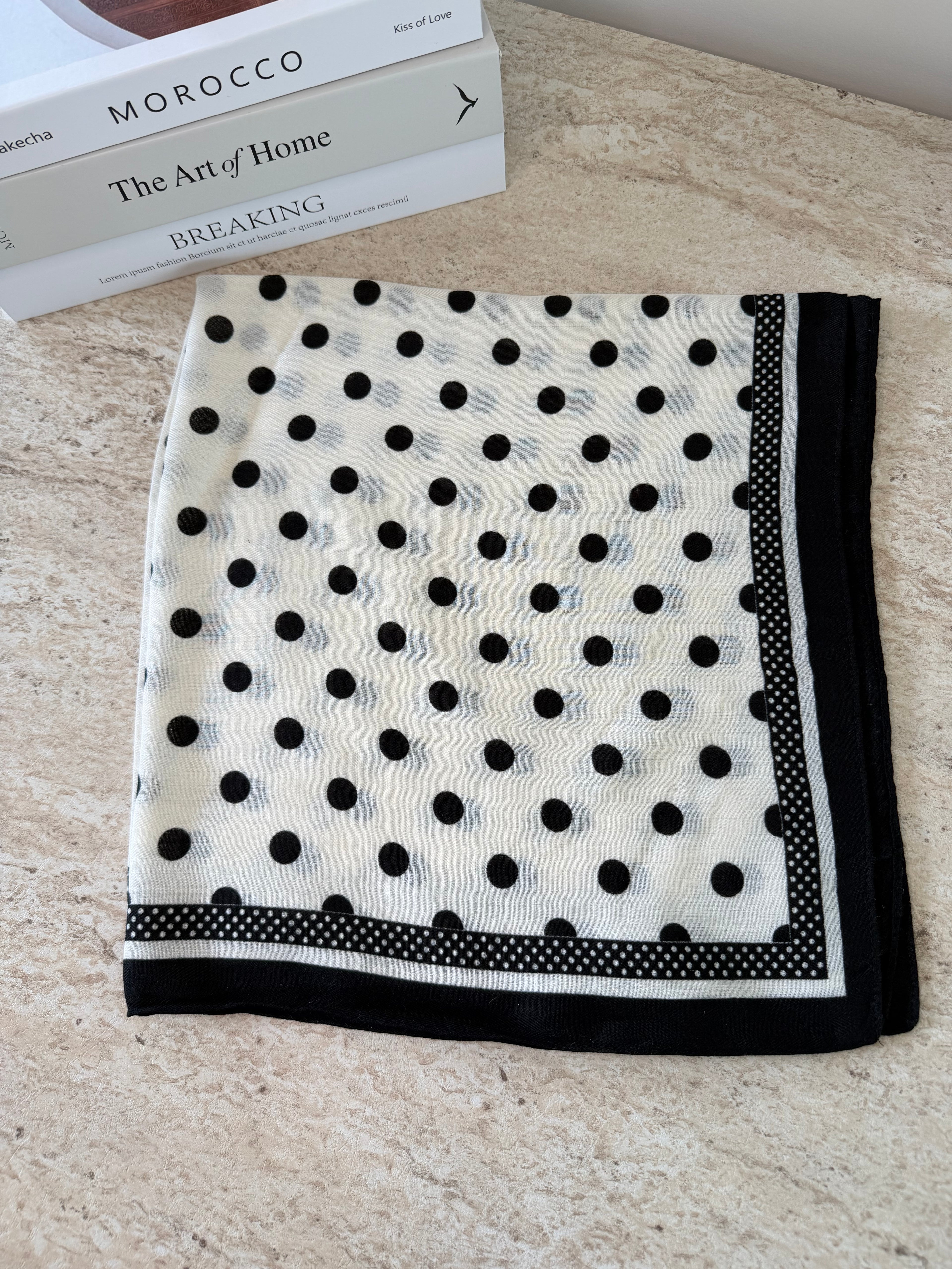 Foulard pois blanc