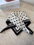 Foulard pois blanc